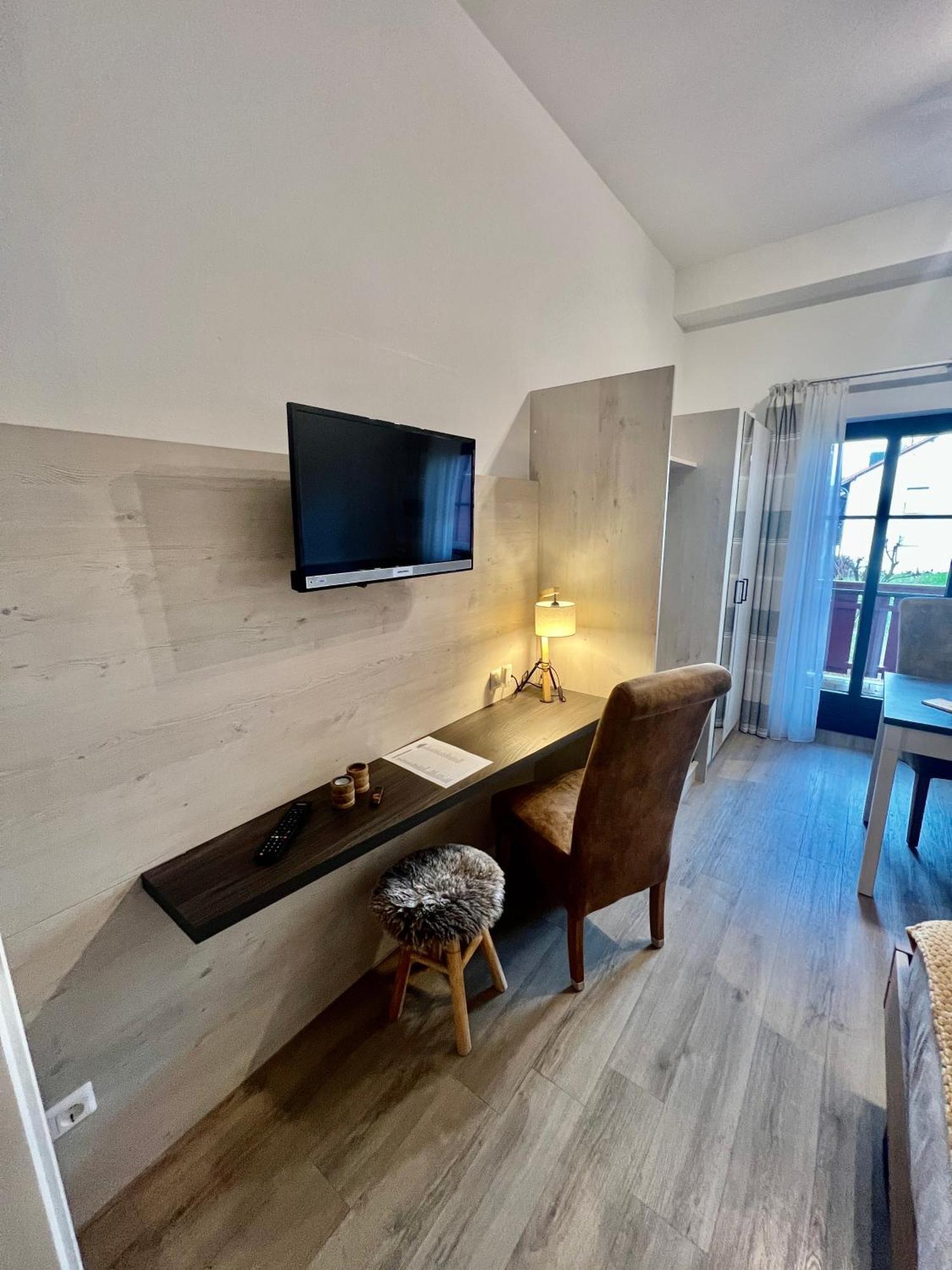 Wunderschoenes Apartment Mit Bademantelgang Zur Wohlfuehltherme Бад-Грисбах Экстерьер фото